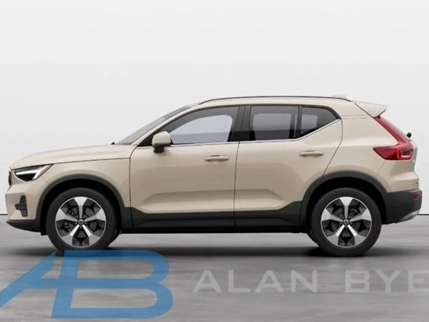 2025 Volvo XC40 Core photo 1