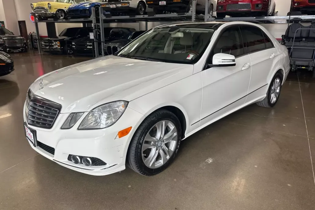 2010 Mercedes Benz E 350 4MATIC photo 1