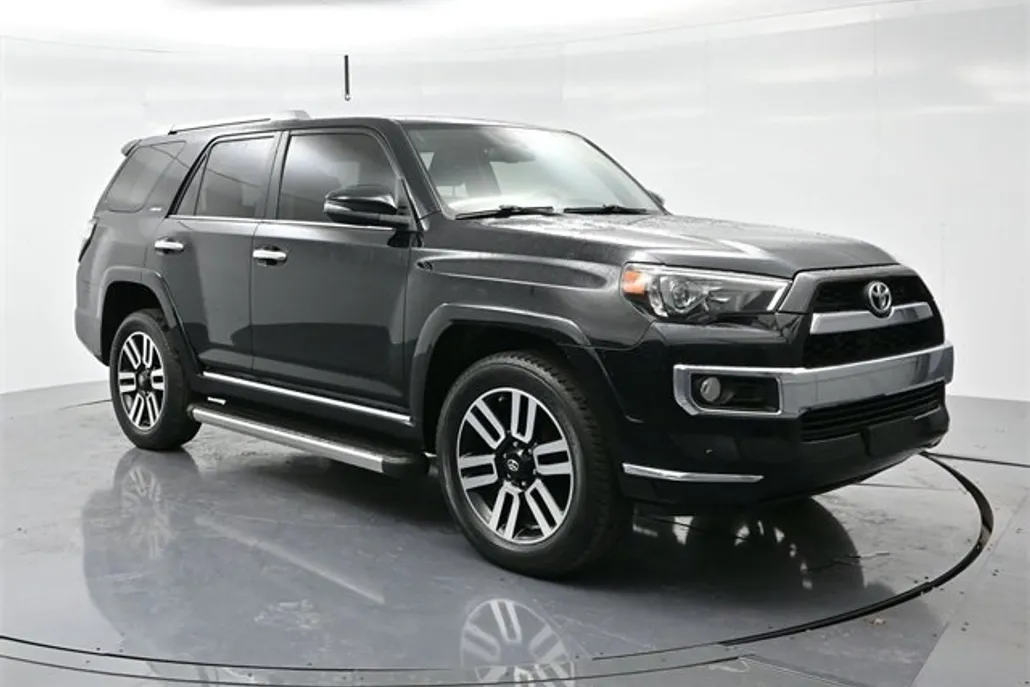 2018 Toyota 4Runner SR5 photo 1