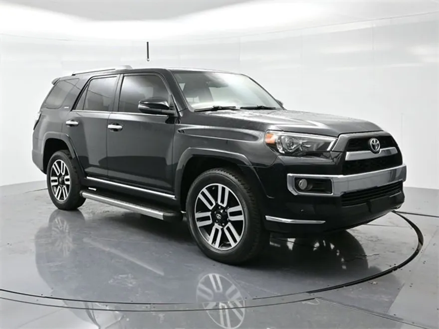 2018 Toyota 4Runner SR5 photo 1