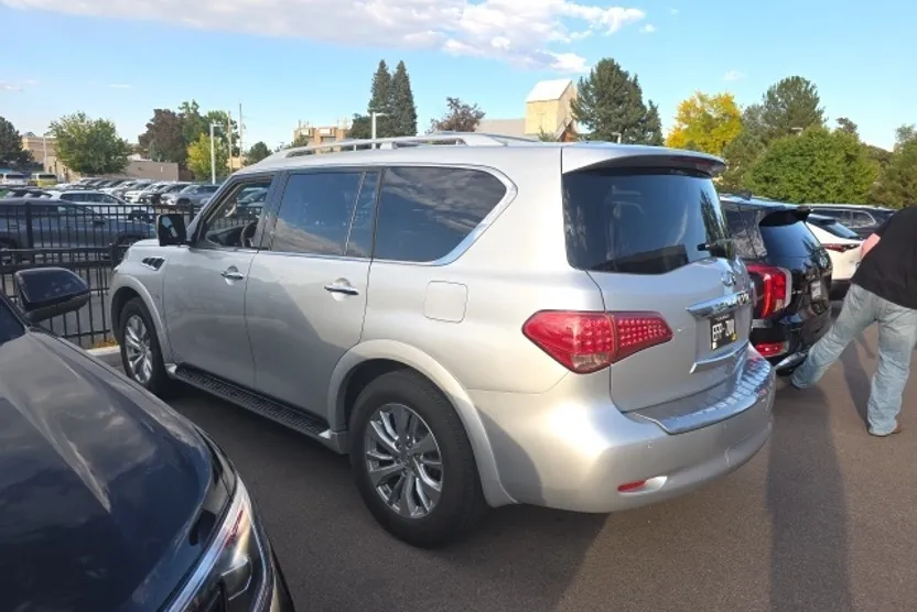 2017 Infiniti QX80 Base photo 1
