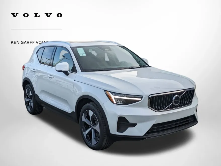 2025 Volvo XC40 Core photo 1