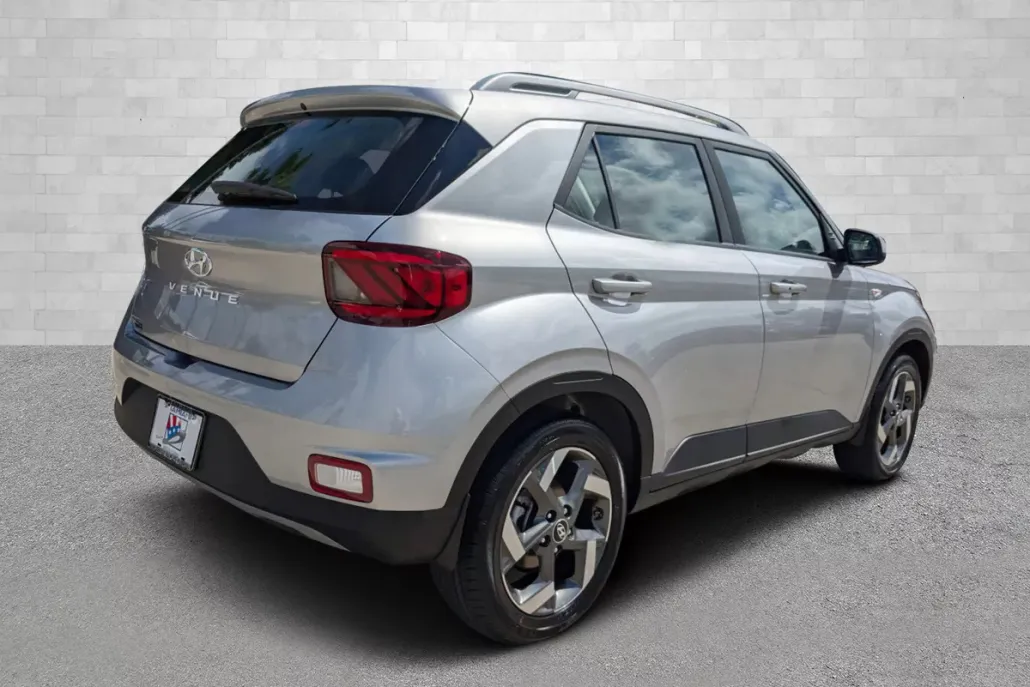 2025 Hyundai Venue SEL photo 1
