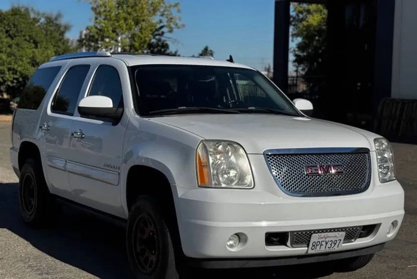 2008 Gmc Yukon Denali photo 1