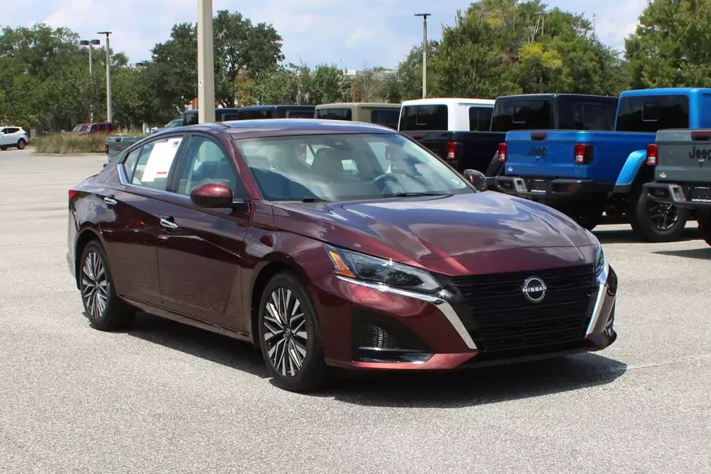 2023 Nissan Altima 2.5 SV photo 1