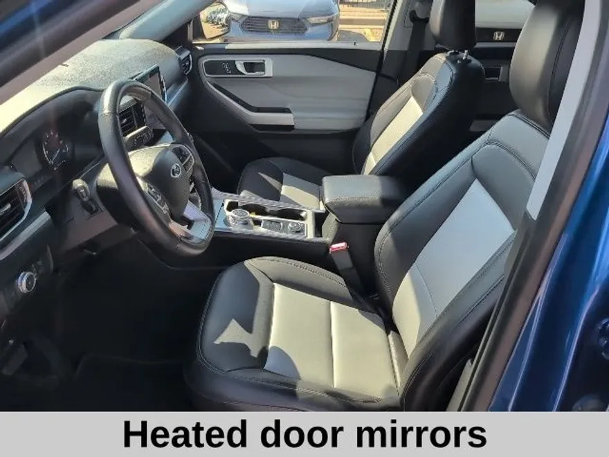 2022 Ford Explorer XLT photo 1