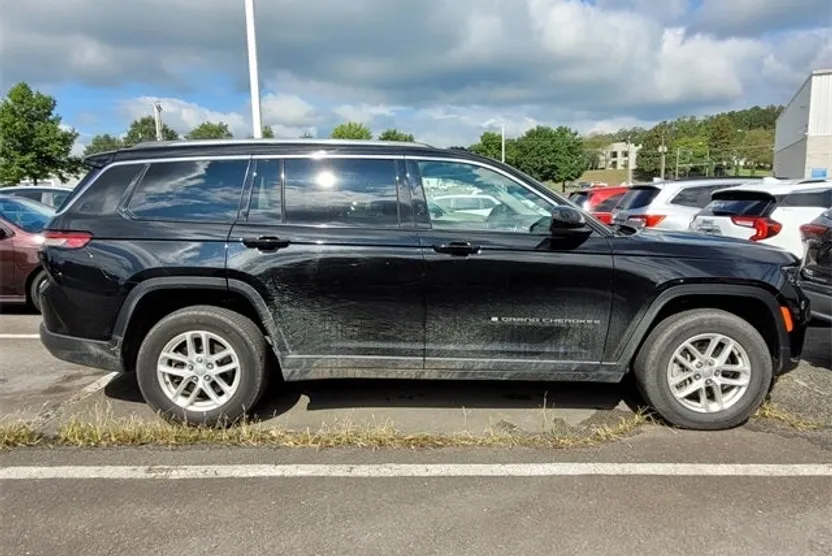 2023 Jeep Grand Cherokee Laredo photo 1