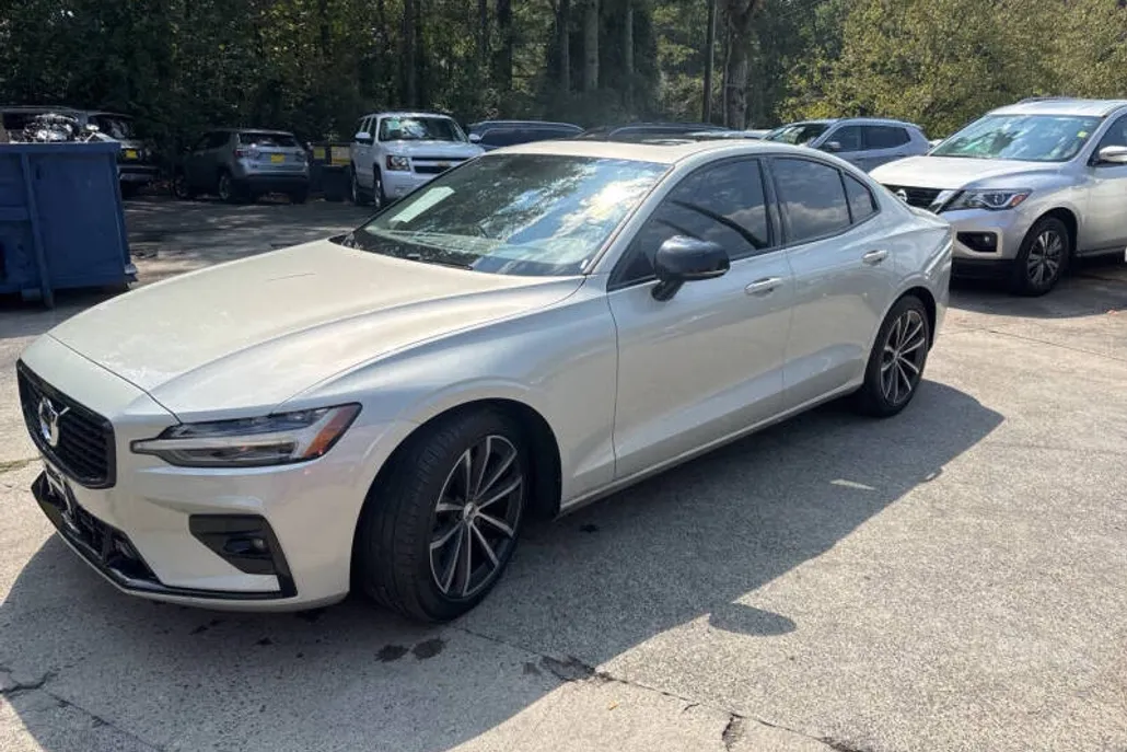 2021 Volvo S60 T5 Momentum photo 1