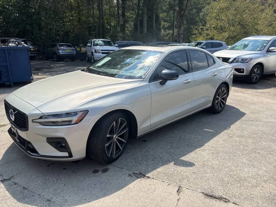 2021 Volvo S60 T5 Momentum photo 1