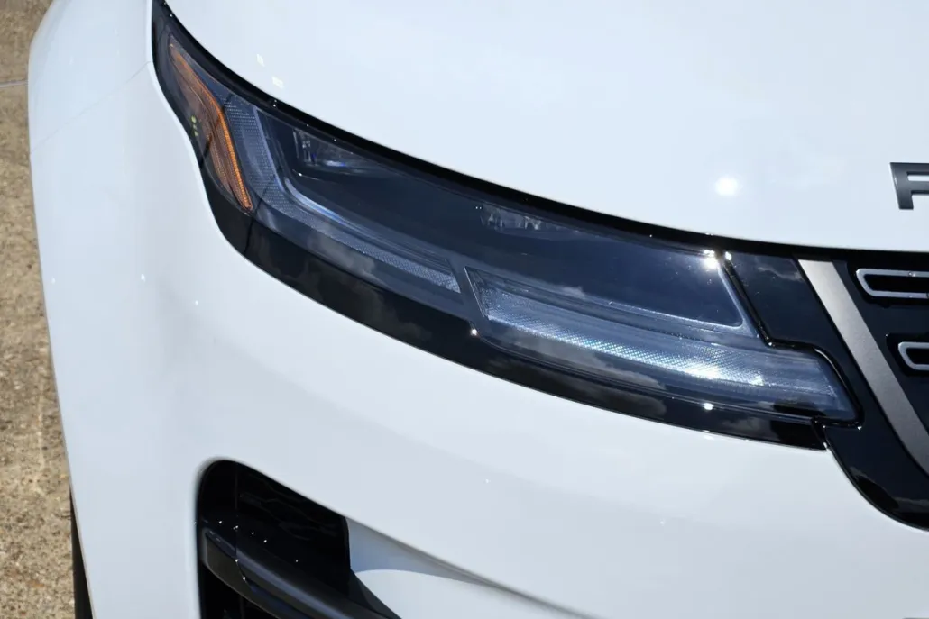 2026 Land Rover Range Rover Evoque Dynamic SE photo 1