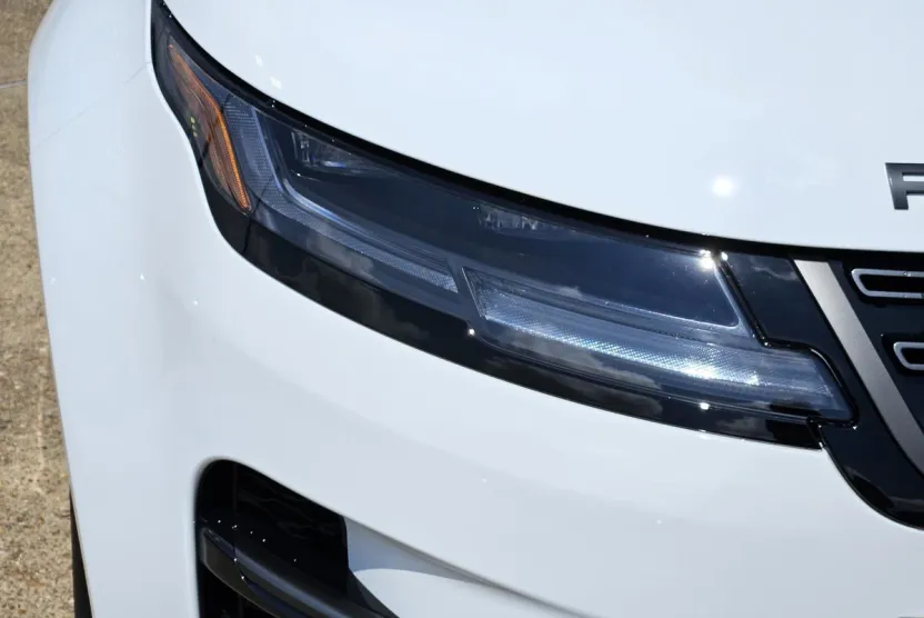 2026 Land Rover Range Rover Evoque Dynamic SE photo 1