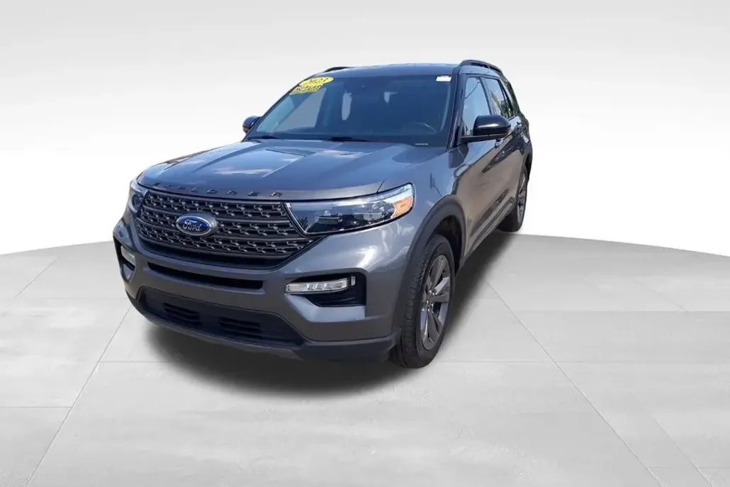 2023 Ford Explorer XLT photo 1