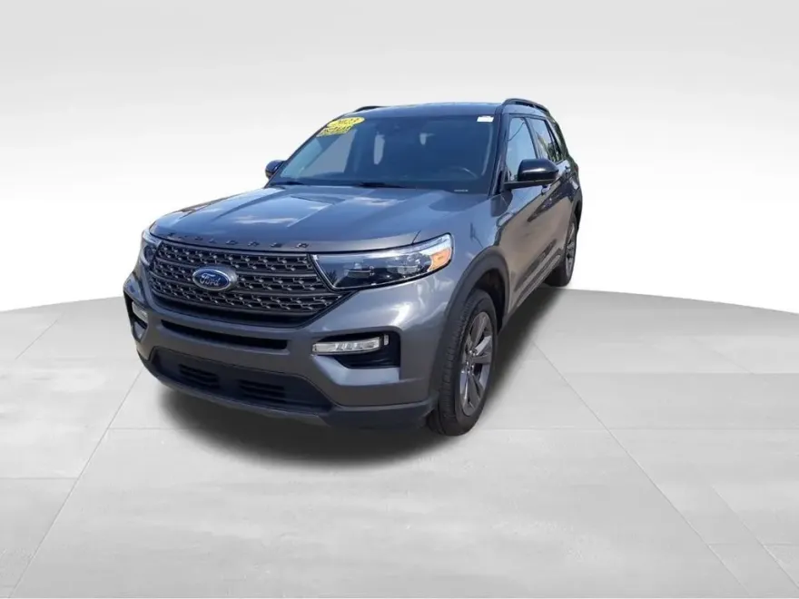 2023 Ford Explorer XLT photo 1