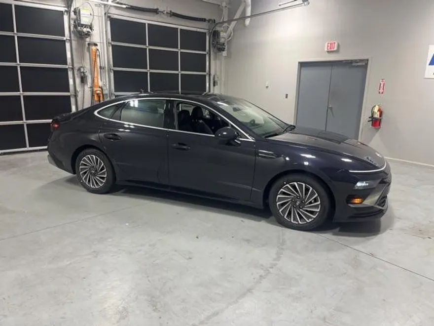 2025 Hyundai Sonata Hybrid Limited photo 1