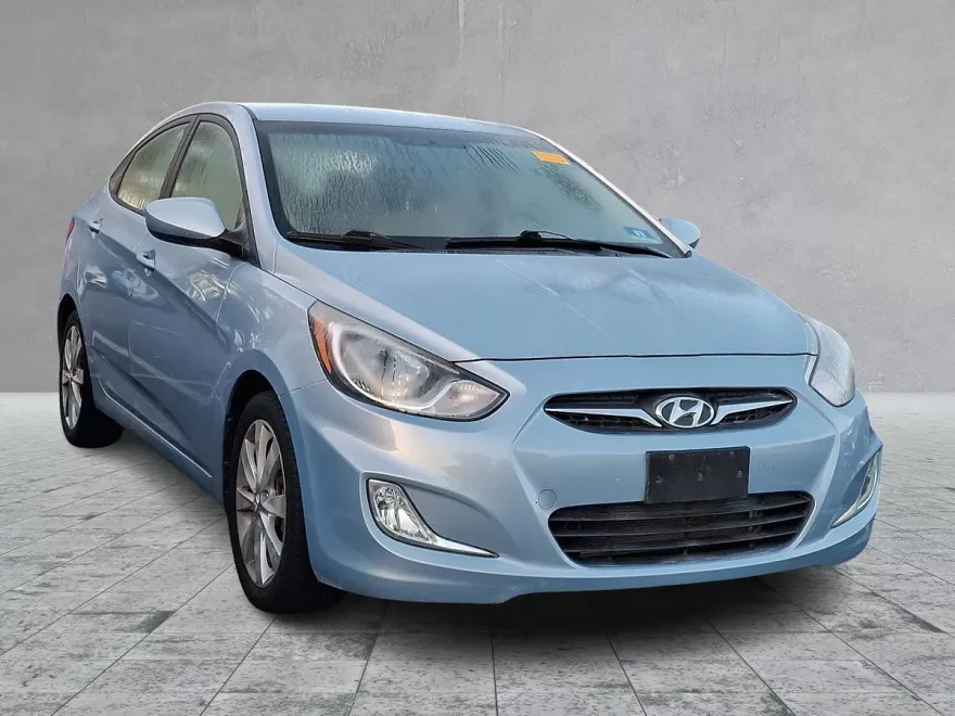 2012 Hyundai Accent GLS photo 1