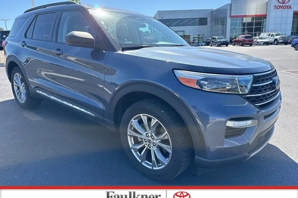 2021 Ford Explorer XLT photo 1