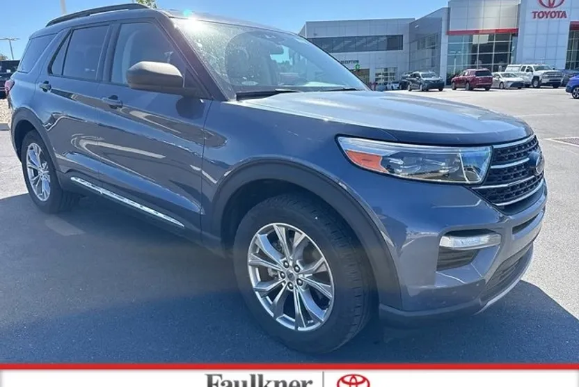 2021 Ford Explorer XLT photo 1