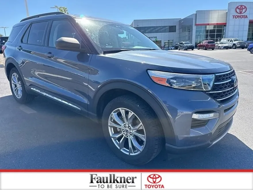 2021 Ford Explorer XLT photo 1