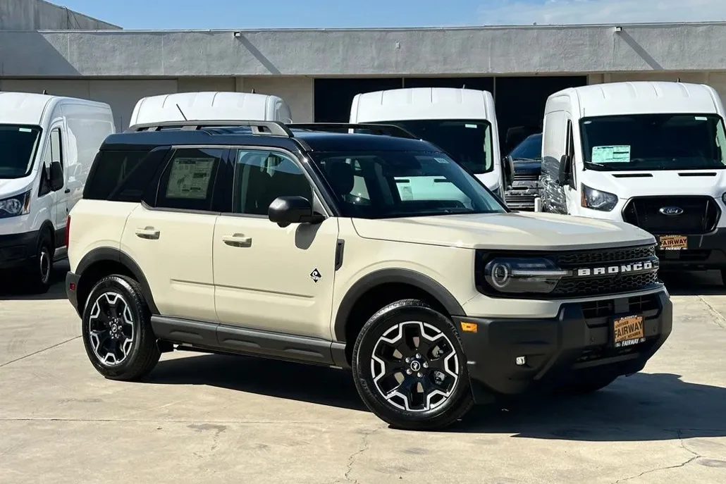 2025 Ford Bronco Sport Outer Banks photo 1