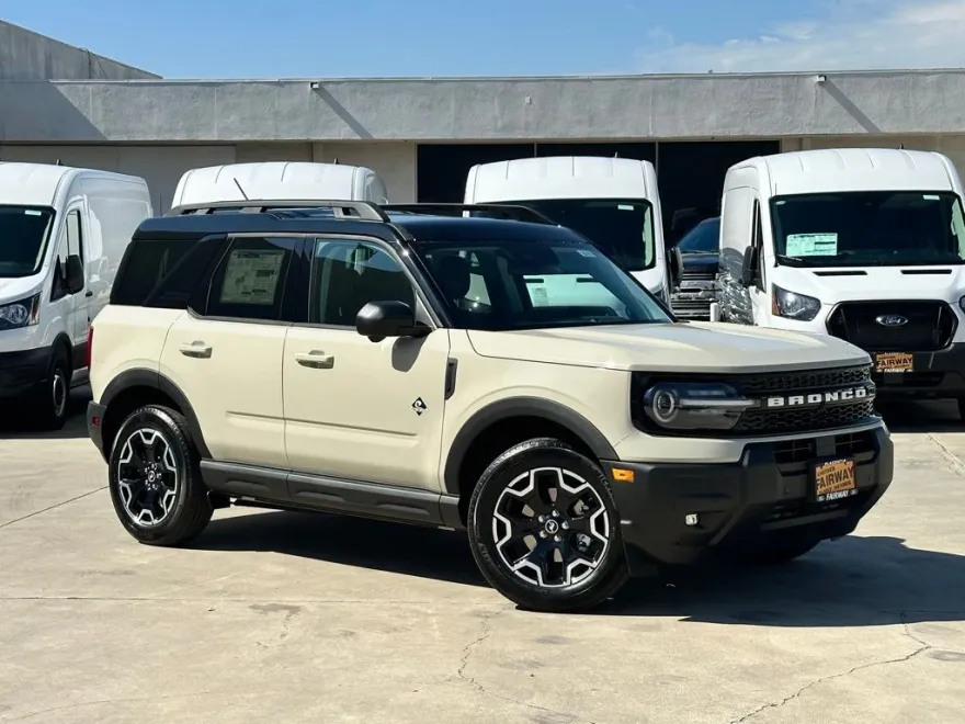 2025 Ford Bronco Sport Outer Banks photo 1