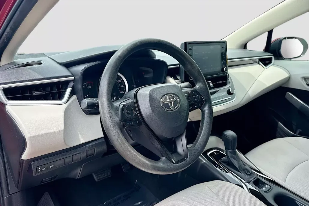 2022 Toyota Corolla LE photo 1
