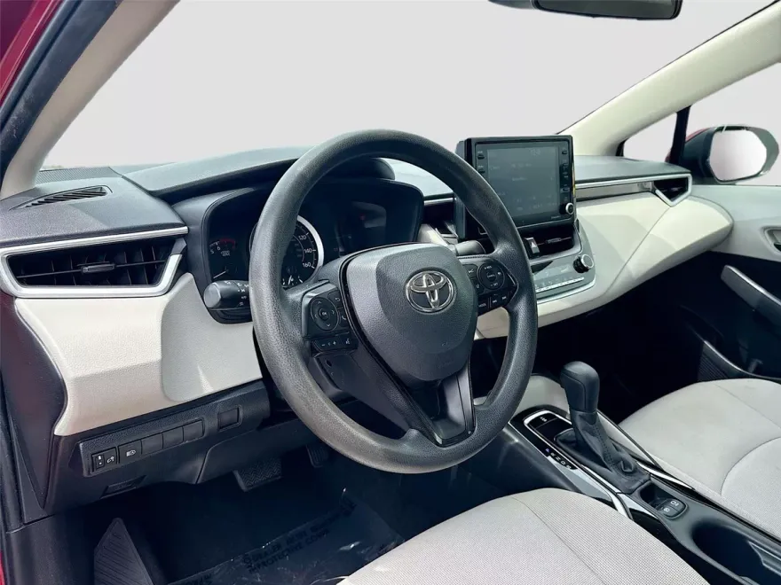 2022 Toyota Corolla LE photo 1