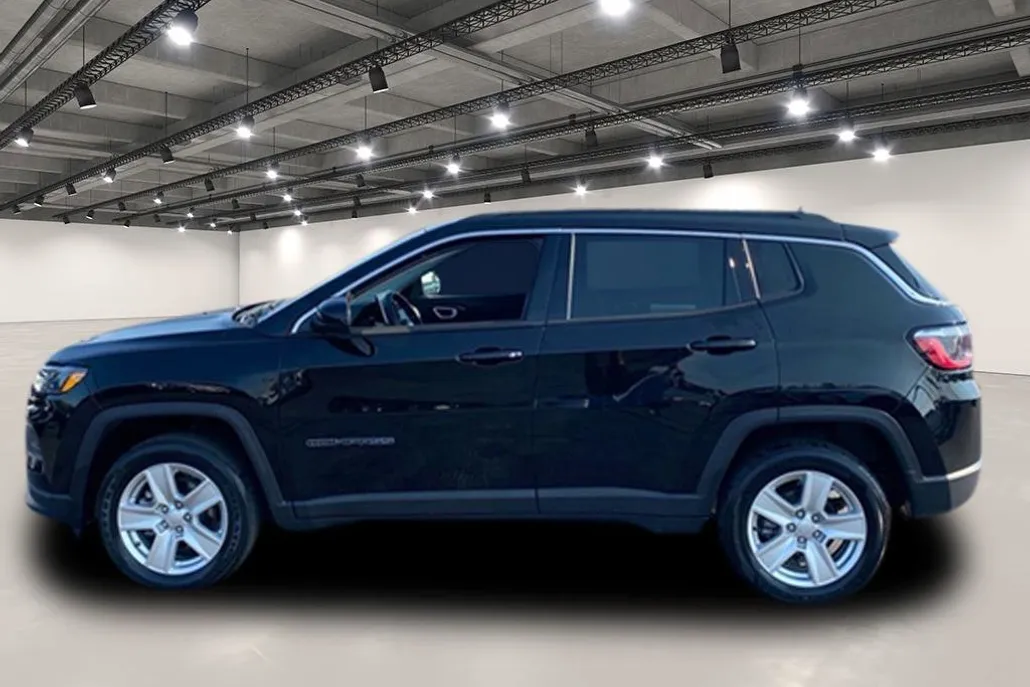 2022 Jeep Compass Latitude photo 1