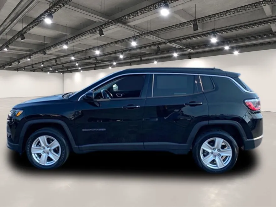 2022 Jeep Compass Latitude photo 1