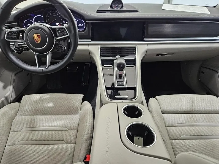 2020 Porsche Panamera GTS photo 12