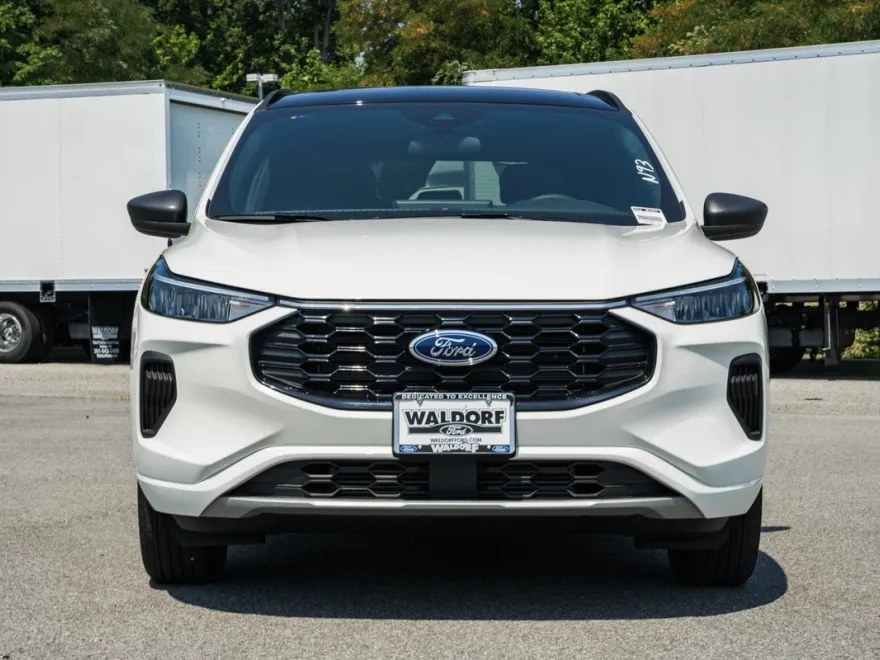 2024 Ford Escape ST-Line photo 2