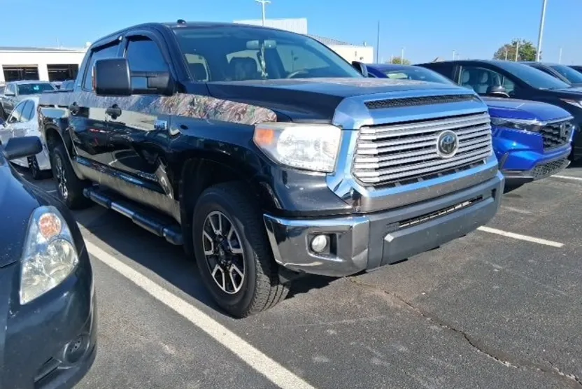 2015 Toyota Tundra SR5 CrewMax photo 1