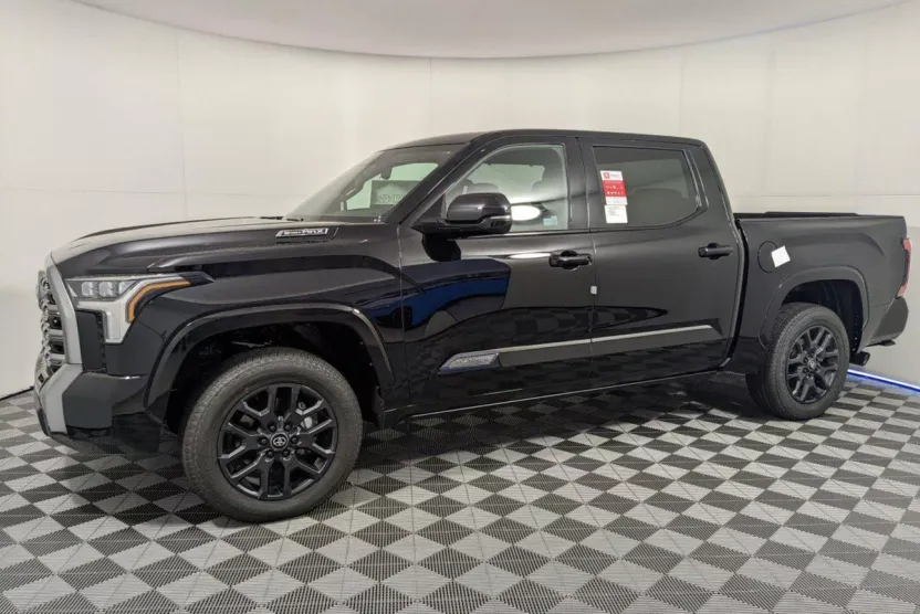 2025 Toyota Tundra Platinum CrewMax photo 1
