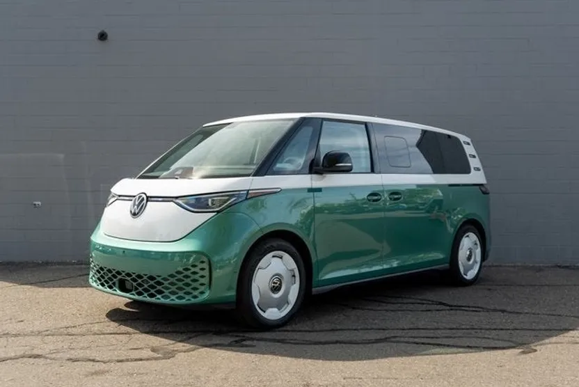 2025 Volkswagen ID. Buzz Pro Plus photo 1