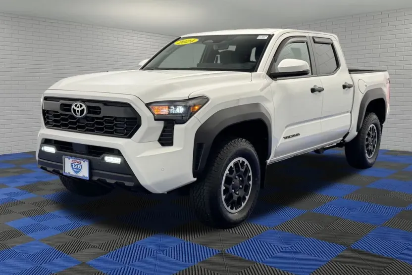 2024 Toyota Tacoma SR5 photo 1