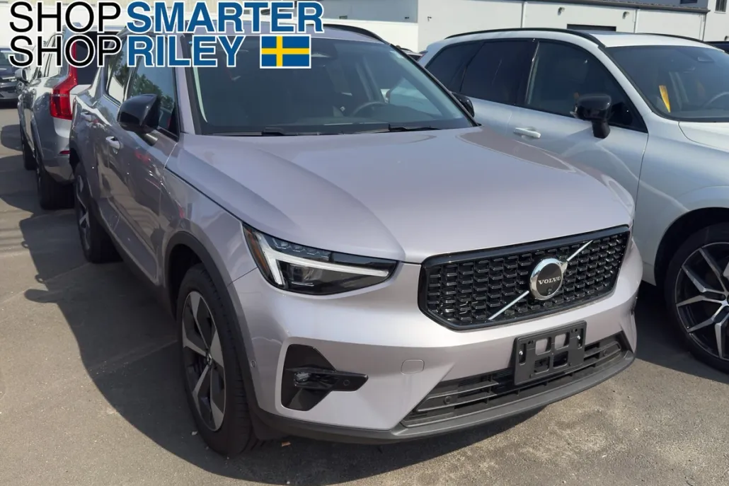 2026 Volvo XC40 Plus photo 1