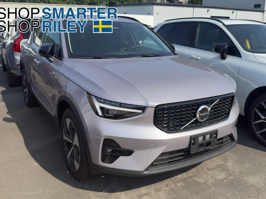2026 Volvo XC40 Plus photo 1