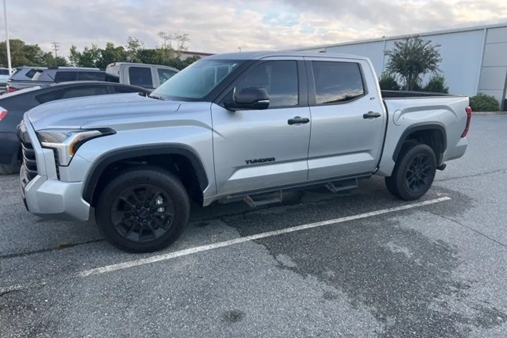 2024 Toyota Tundra SR5 photo 1
