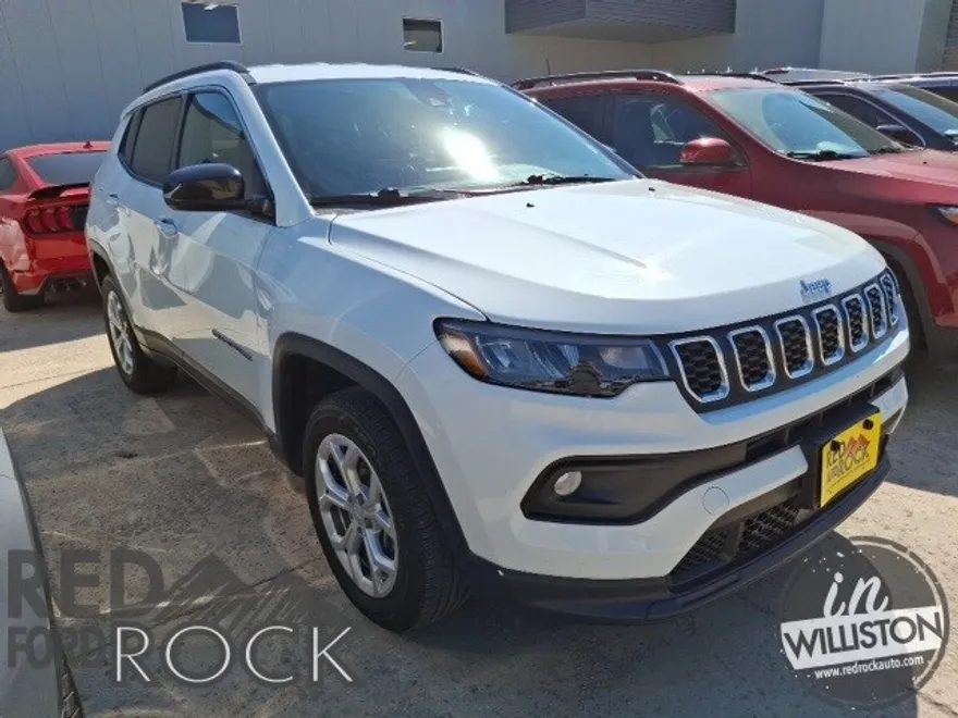 2024 Jeep Compass Latitude photo 1
