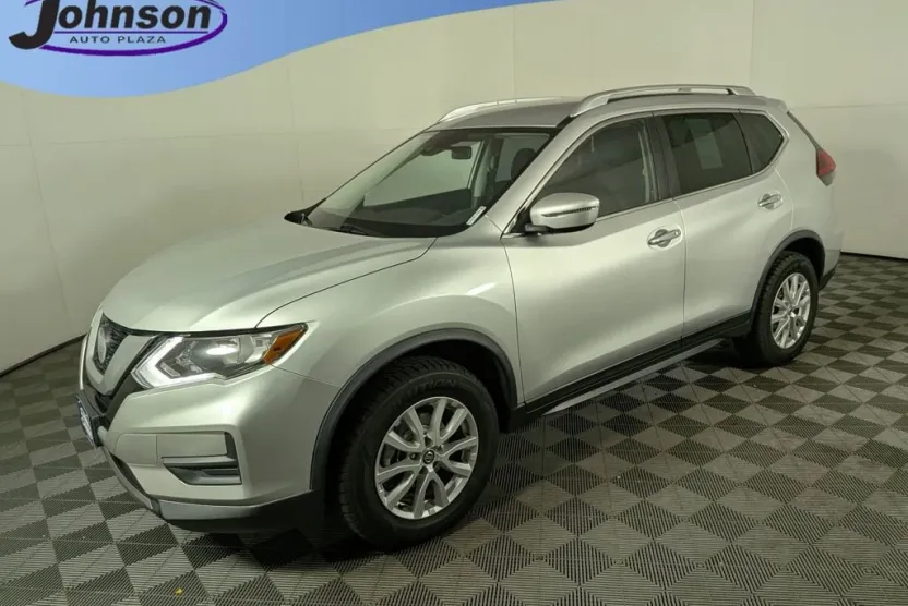 2020 Nissan Rogue SV photo 1