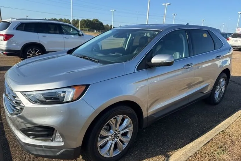 2022 Ford Edge Titanium photo 1