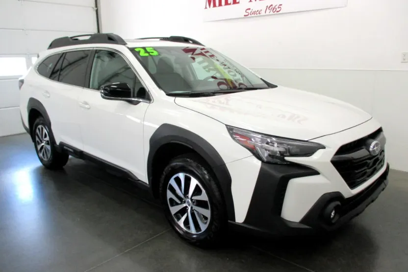 2025 Subaru Outback Premium photo 1