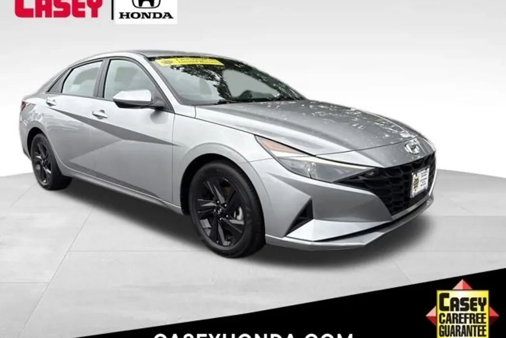2022 Hyundai Elantra SEL Convenience photo 1