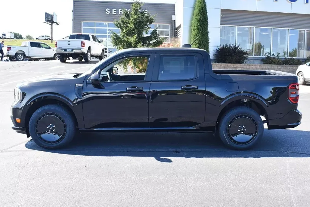 2025 Ford Maverick photo 1