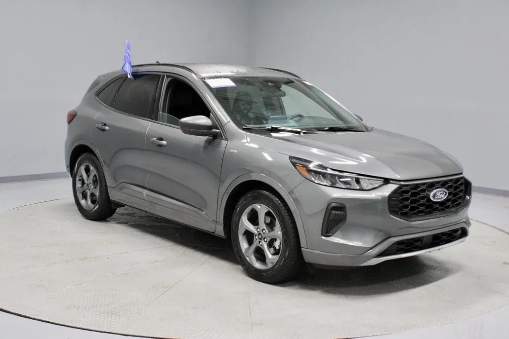 2023 Ford Escape ST-Line photo 1