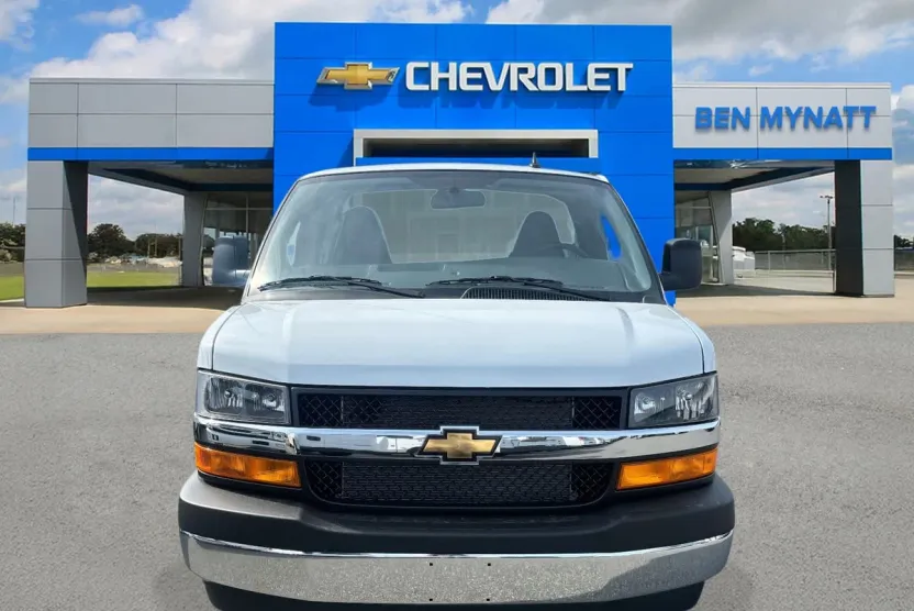 2025 Chevrolet Express Cargo 2500 photo 1