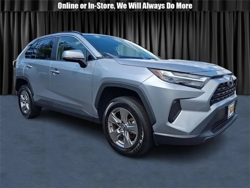 2023 Toyota RAV4 XLE photo 1