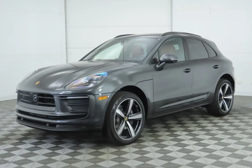 2025 Porsche Macan Base photo 1