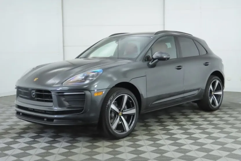 2025 Porsche Macan Base photo 1