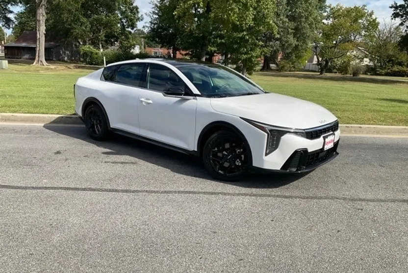2025 Kia K4 GT-Line Turbo photo 1