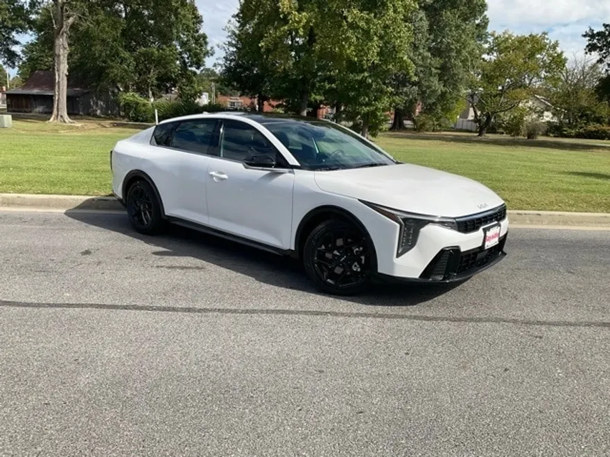 2025 Kia K4 GT-Line Turbo photo 1